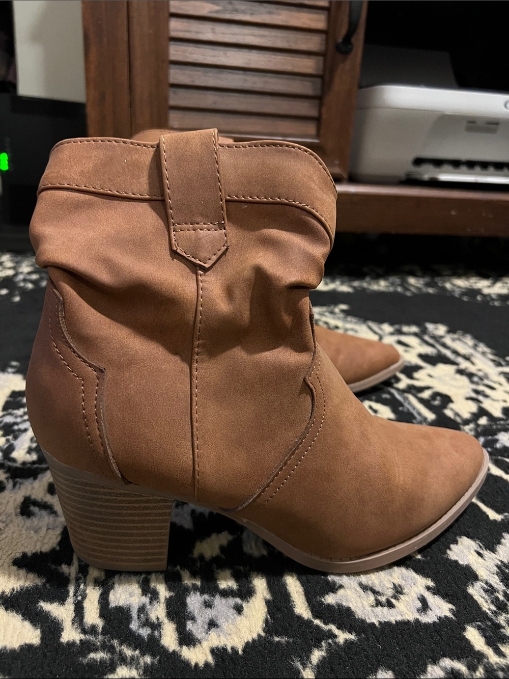 Women’s western style scrunch bootie size 8